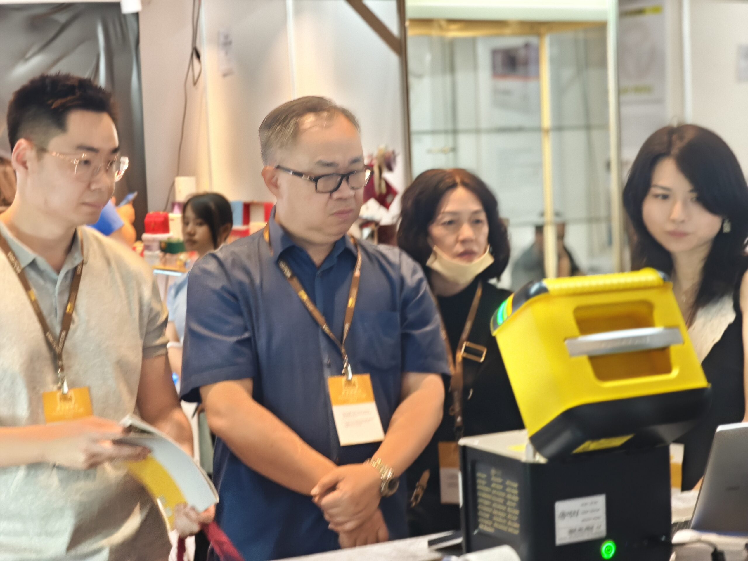 PWGS Trade Fair VRAY xrf GOLD TESTER